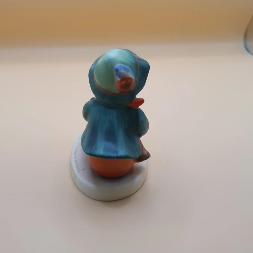 Goebel Singing Lessons Figurine - Picture 5 of 7